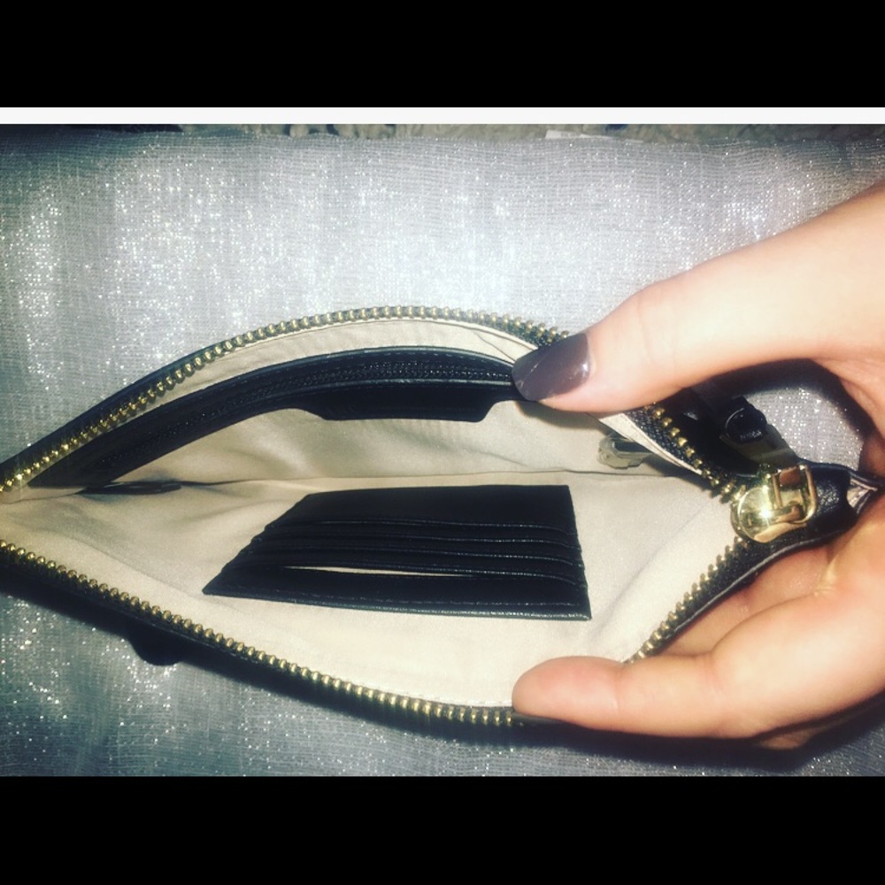 Clutch - Picture 3 of 3